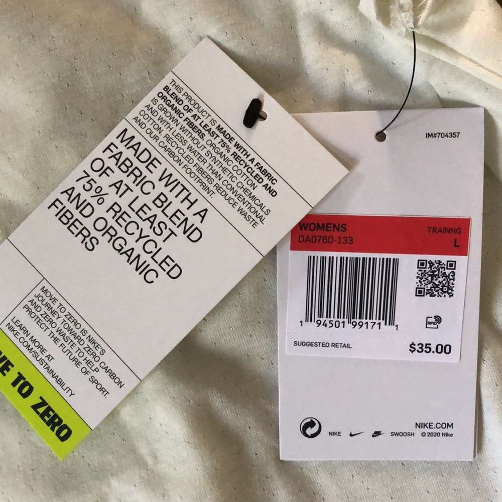 Nike NWT twist tank top - Picture 9 of 11